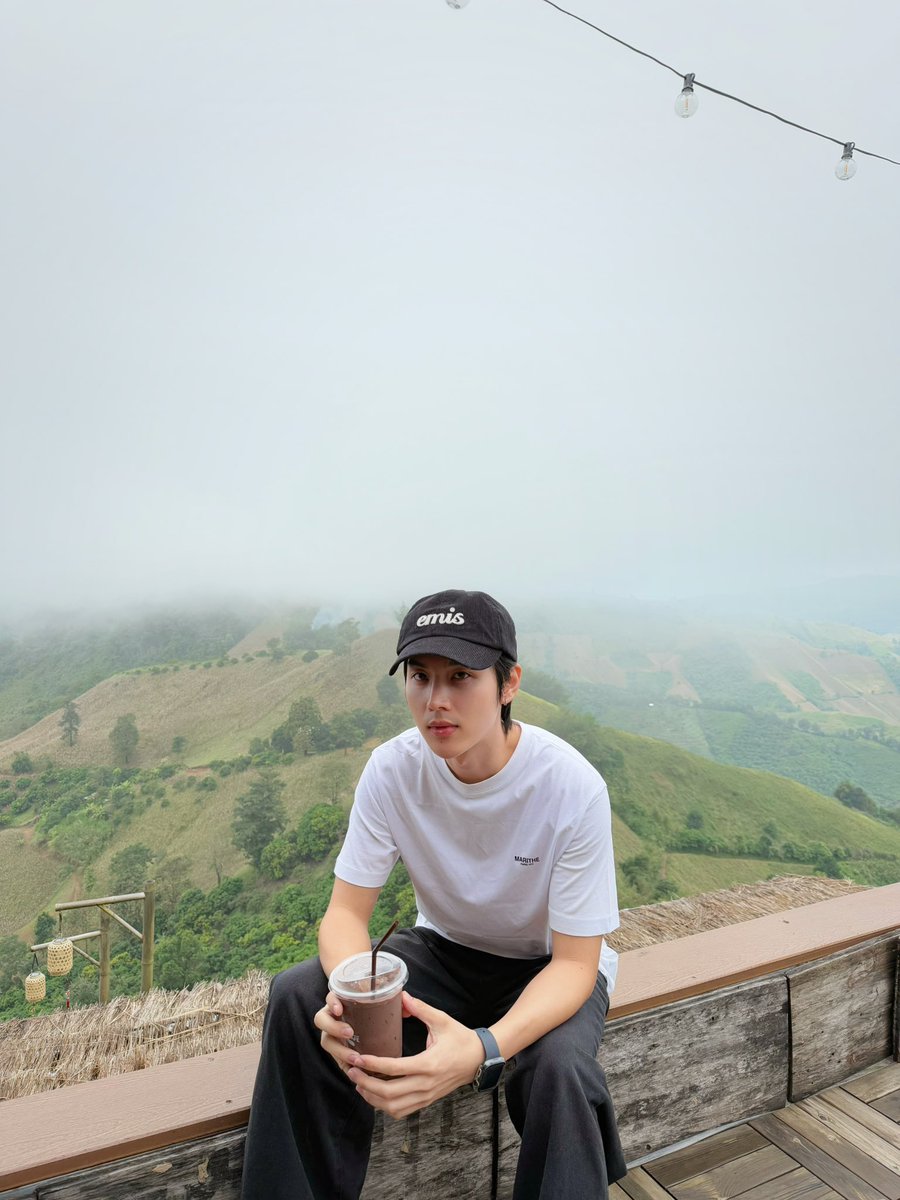 Donutspw_'s tweet photo. Sky above, earth below, peace within.🍃
#donutspw https://t.co/KQG3TZOWeY