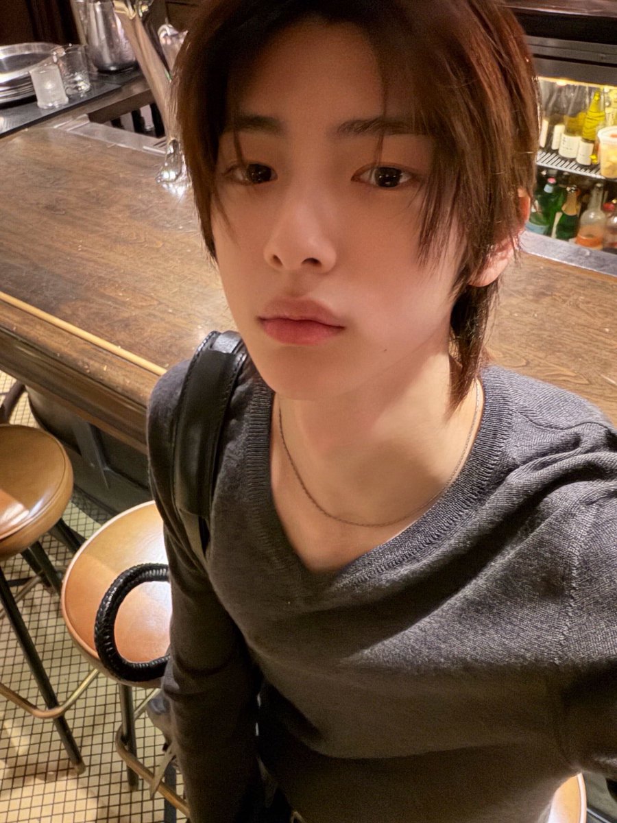 p0p_0ut's tweet photo. 얼굴 존나 잘났어 https://t.co/VHAaN2062s