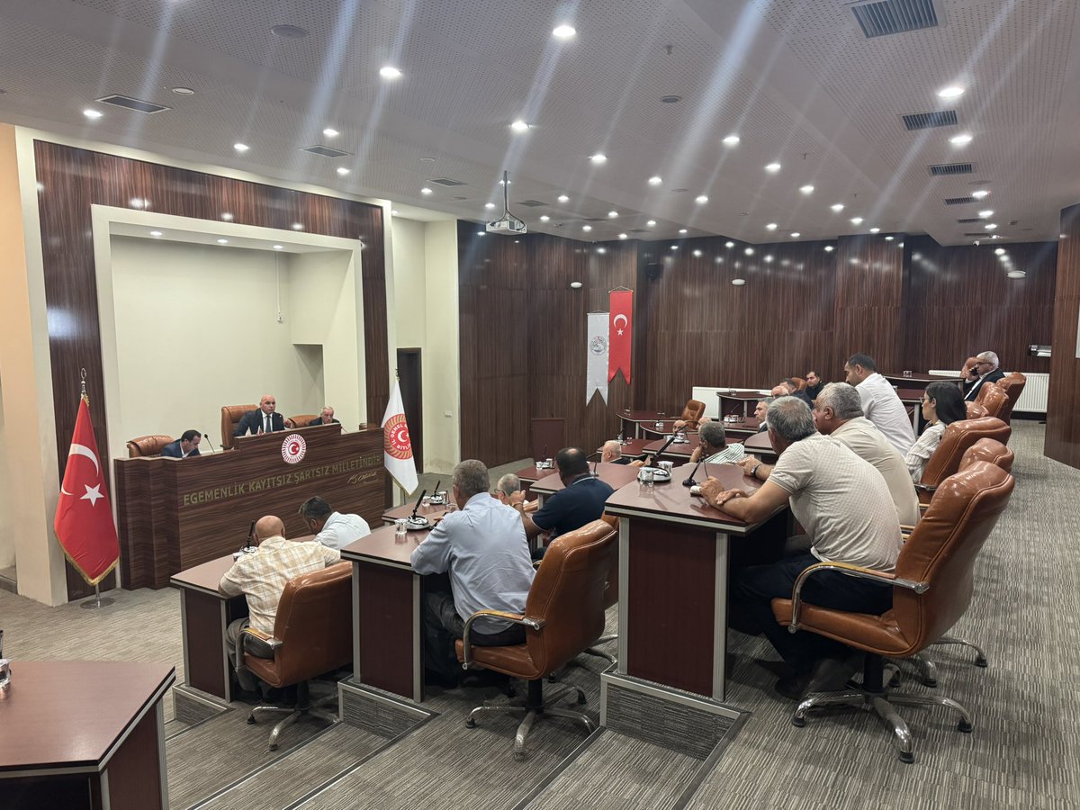 bitlismeclis's tweet photo. 📌Ağustos Ayı Olağan Meclis Toplantısı - 1.Birleşim|

il Genel Meclisimiz, Ağustos Ayı Olağan Meclis Toplantısı’nın 1. Birleşimini İl Genel Meclis Başkanımız Sn. Medet İLBARS (@medetilbars) başkanlığında gerçekleştirdi.

İlimizin kalkınması, köy ve beldelerimizin ihtiyaçlarının karşılanması amacıyla gündem maddeleri görüşülerek karara bağlandı. Alınan kararların Bitlis’imize hayırlı olmasını dileriz.
