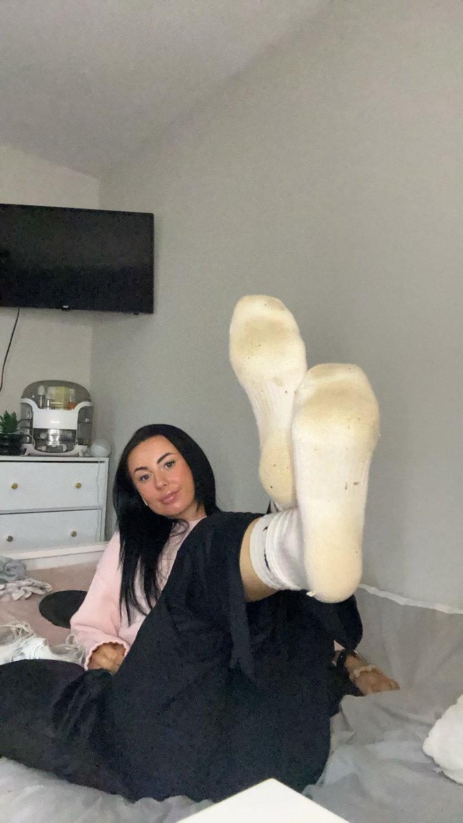 Ginnalilly124's tweet photo. Goddess Ġİñńà 🥰,seeking for a cum slut slave or sissy ready to worship me and be property for mommy perfection and goon out is brain, say hi mommy 
I'm into more in feet worship, face sit, , bastinado, humiliation, tickling: Dm me on Zangi 4906004529
Telegram: @ginnarose007 https://t.co/YgGOFljddy