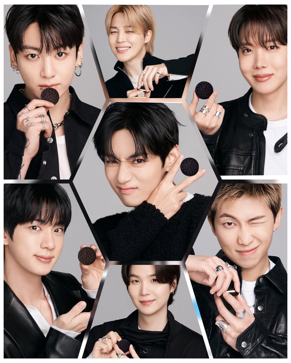 Taeger_Vear's tweet photo. Everyone else kept it simple, but Taehyung? Sandwiched the Oreo between his fingers, flashed a V, made it unique.

That’s the difference. https://t.co/E3V2yLRLFk