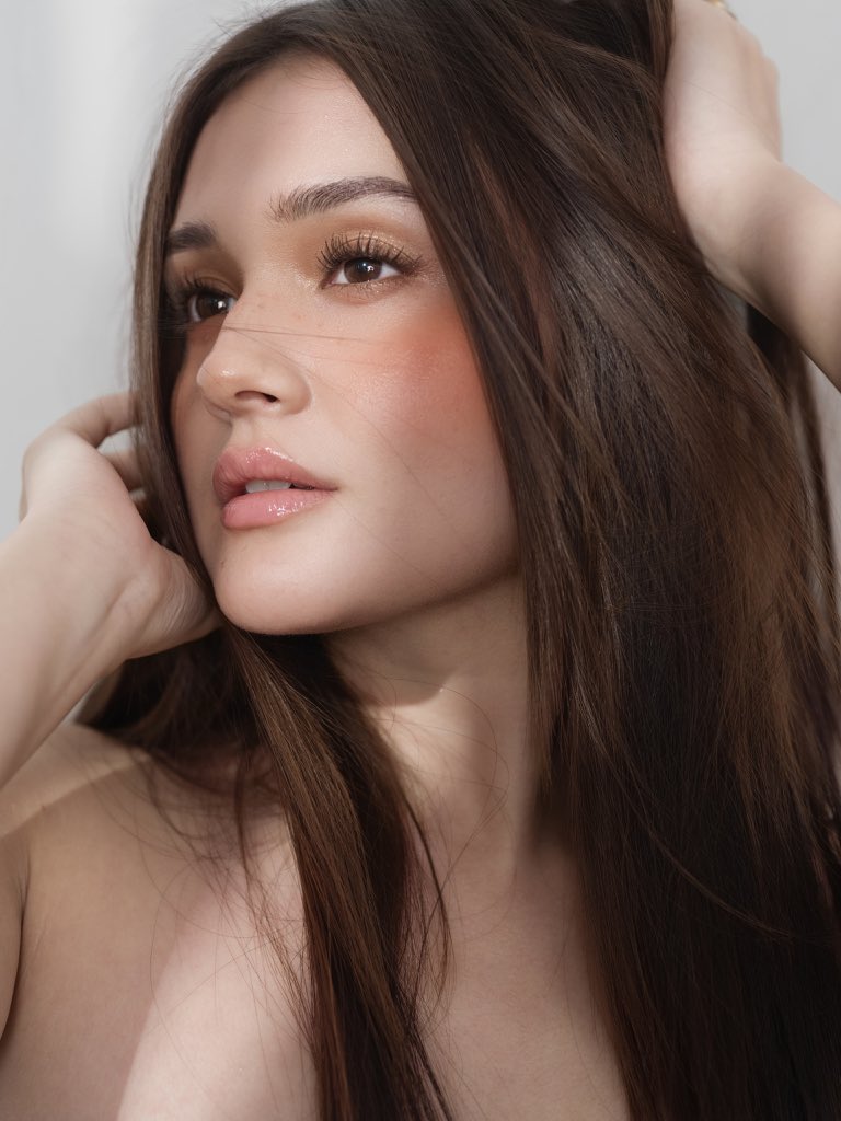 TeamKiraOFC's tweet photo. 26 years of life, cheers  to more every version of you. 

HAPPY KIRA’s DAY
#KiraBalinger | Kira Balinger | @Kbalinger https://t.co/T4dLBZ8Fg3