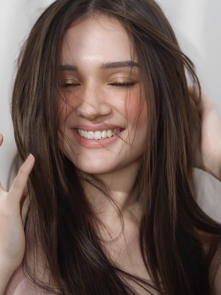 TeamKiraOFC's tweet photo. 26 years of life, cheers  to more every version of you. 

HAPPY KIRA’s DAY
#KiraBalinger | Kira Balinger | @Kbalinger https://t.co/T4dLBZ8Fg3