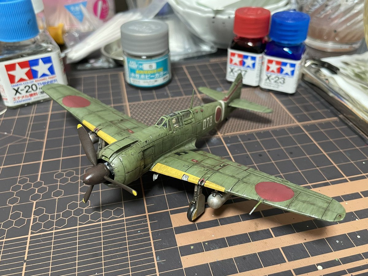 mahiroh's tweet photo. アオシマ 1/72 五式戦闘機 一型 甲 完成。
制作所要日数は9日間で、個人記録更新です🎉
合わせ目消しは完璧にやらない、デカールは全部貼らない、基本塗装はアクリルマーカーで一気に立ち上げるなど時短最優先で進めて、なかなか満足感ある制作になりました！☺️✨
それにしても五式戦かっこいい！ https://t.co/27flGV3oKR