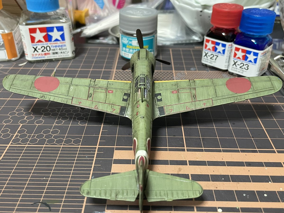 mahiroh's tweet photo. アオシマ 1/72 五式戦闘機 一型 甲 完成。
制作所要日数は9日間で、個人記録更新です🎉
合わせ目消しは完璧にやらない、デカールは全部貼らない、基本塗装はアクリルマーカーで一気に立ち上げるなど時短最優先で進めて、なかなか満足感ある制作になりました！☺️✨
それにしても五式戦かっこいい！ https://t.co/27flGV3oKR