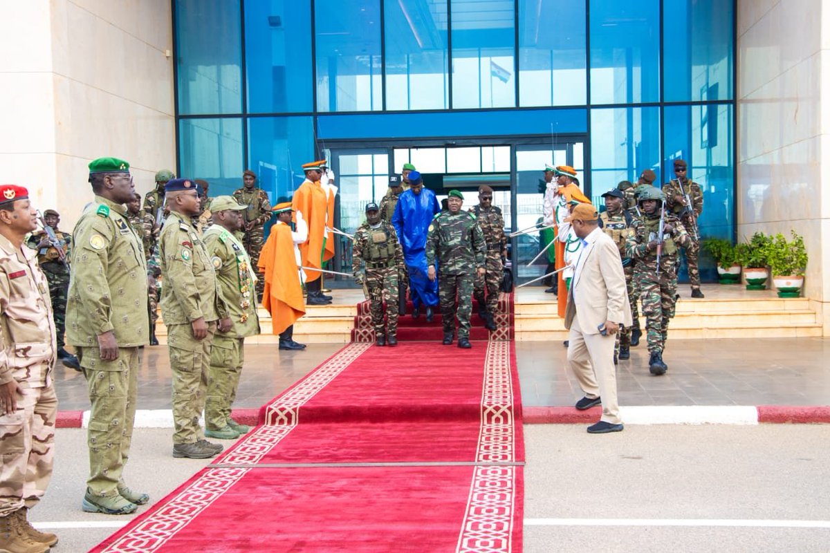 NigerAr's tweet photo. PRÉSIDENCE DE LA RÉPUBLIQUE 🇳🇪

3 ÈME ÉDITION DE LA JOURNÉE NATIONALE DE L'ARBRE 

Le Président de la République, Chef de l’État, Son Excellence le Général d’Armée Abdourahamane TIANI, a quitté Niamey ce lundi 03 août 2026 à destination de Maradi, où il prendra part à la célébration de la Journée Nationale de l’Arbre.

Le Président de la République, Chef de l’État, Son Excellence le Général d’Armée Abdourahamane TIANI, est accompagné dans ce déplacement de:

Général d’Armée Salifou MODY, Ministre d’État, Ministre de la Défense Nationale;

Général de Brigade Ibroh Amadou BACHAROU, Chef d’État-Major Particulier du Président de la République, Chef de l’État;

Colonel-Major Karimou Hima ABDOULAYE, Membre du CNSP;

Médecin-Colonel-Major Garba HAKIMI, Ministre de la Santé et de l’Hygiène Publique;

Dr Soumana BOUBACAR, Ministre, Directeur de Cabinet du Président de la République, Chef de l’État, Porte-parole du Gouvernement;

M. Salim Mahamadou GADO, Directeur de Cabinet Adjoint du Président de la République, Chef de l’État;

S.E.M. Younoussa Barazi MAIGA, Ambassadeur de la République du Mali au Niger, Doyen du Corps Diplomatique;

Mahamane Roufai LAOUALI, Secrétaire Général du Gouvernement.