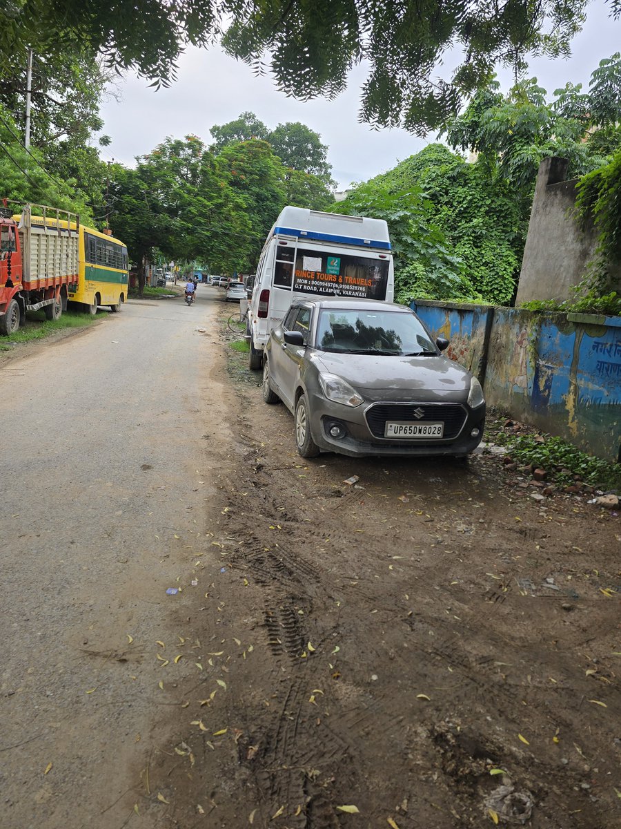 ritesh181's tweet photo. @dm_varanasi @varanasitraffic @CMOfficeUP 
Khajuri officers colony varanasi बना अवैध पार्किंग अड्डा
कृपया संज्ञान ले https://t.co/tPFGEusqlu