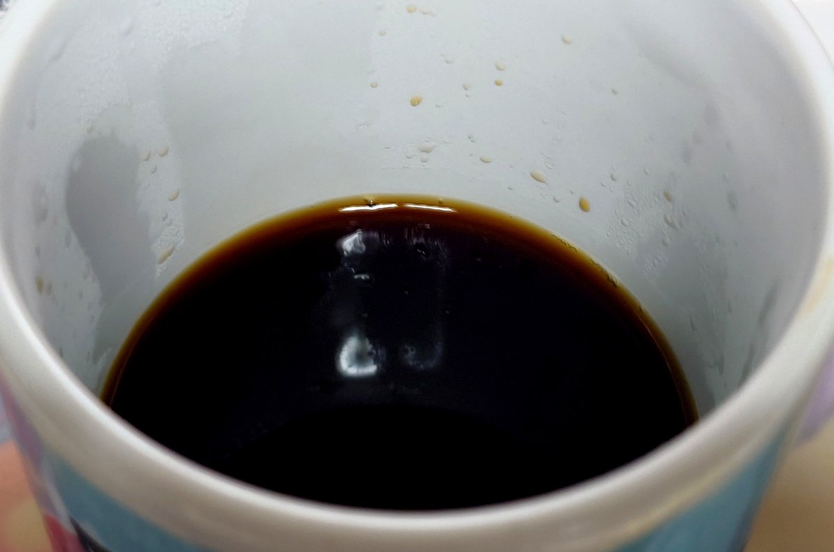 shion_rollence's tweet photo. えな珈琲(@enacoffee21 )さんのコーヒー飲んでみました！
開封すると華やかな薫りが…！
ミドルノートはすっきりとした飲み口でちょっとナッツっぽい薫りで、ボトムノートはビターチョコのようなしっかりとした薫りとロースト香が口に残る感じ。美味しいコーヒーでした！
#ユカラ民
#ユカラミンタラ https://t.co/ERtMDVx3fZ