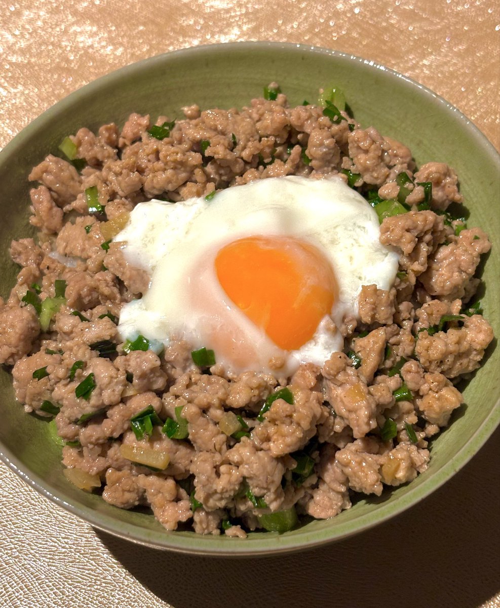 pumpinghead's tweet photo. 今日はトレオフ日です
夕方無性にひき肉が食べたくなり
ガパオ風にしました👍 https://t.co/hrs02clIdM