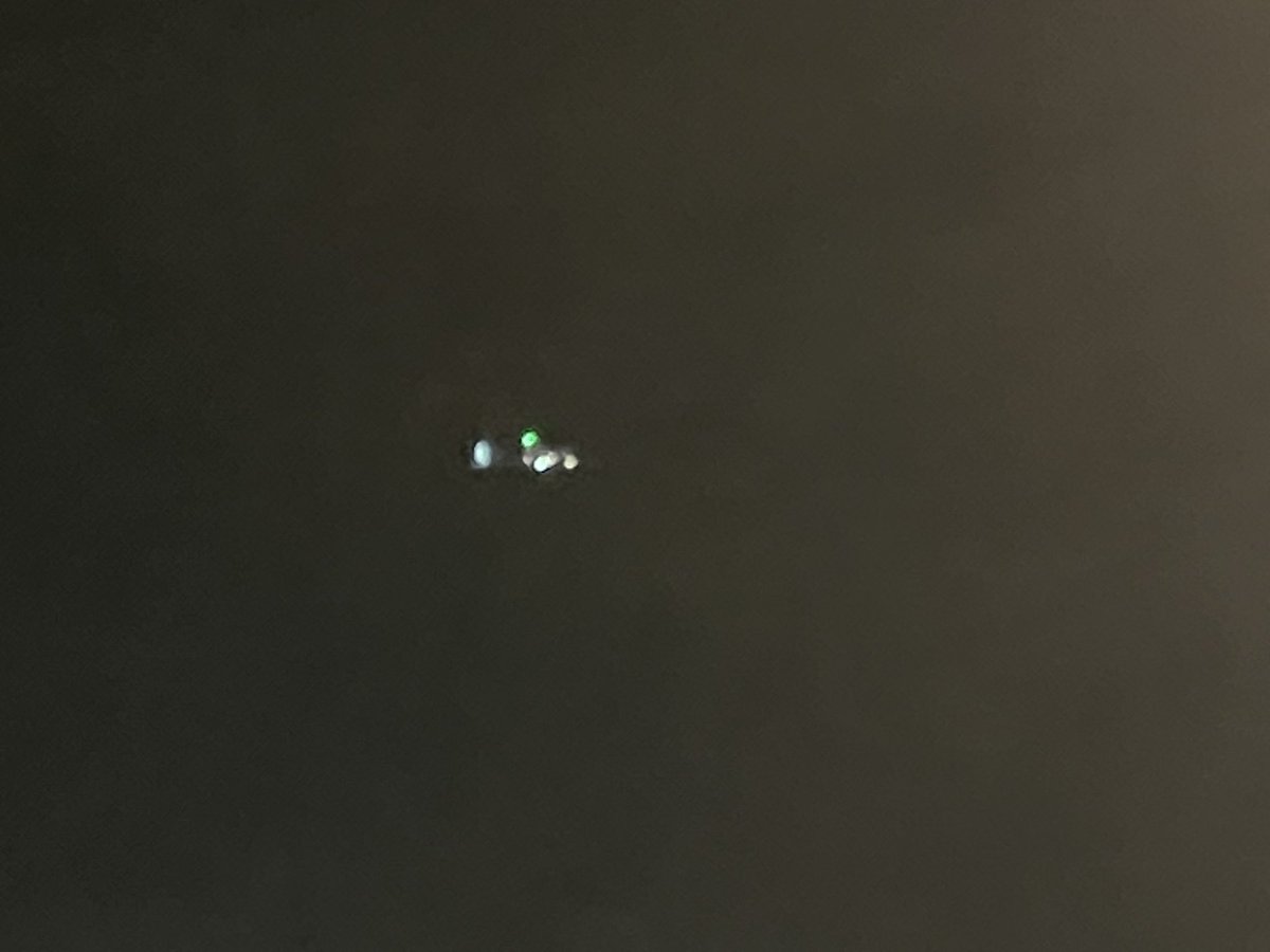 yahikotaro's tweet photo. 現在の長岡市の空、打ち上がる花火とそれを空から見ているトキエアとヘリ1機で、やや賑やかですな。 https://t.co/bQqLh0jcuC