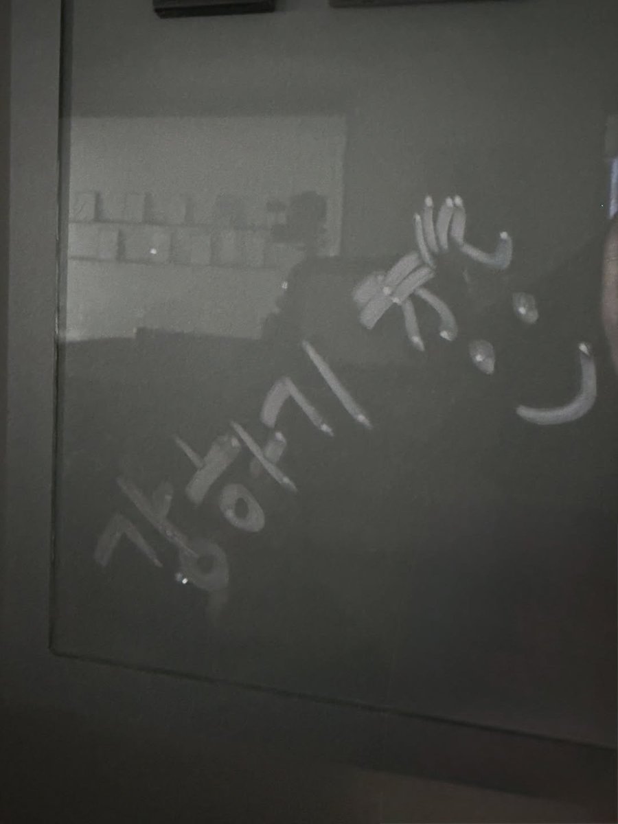 bleu_hoon's tweet photo. 귀엽잖아요 :) https://t.co/V03bVbzZrt
