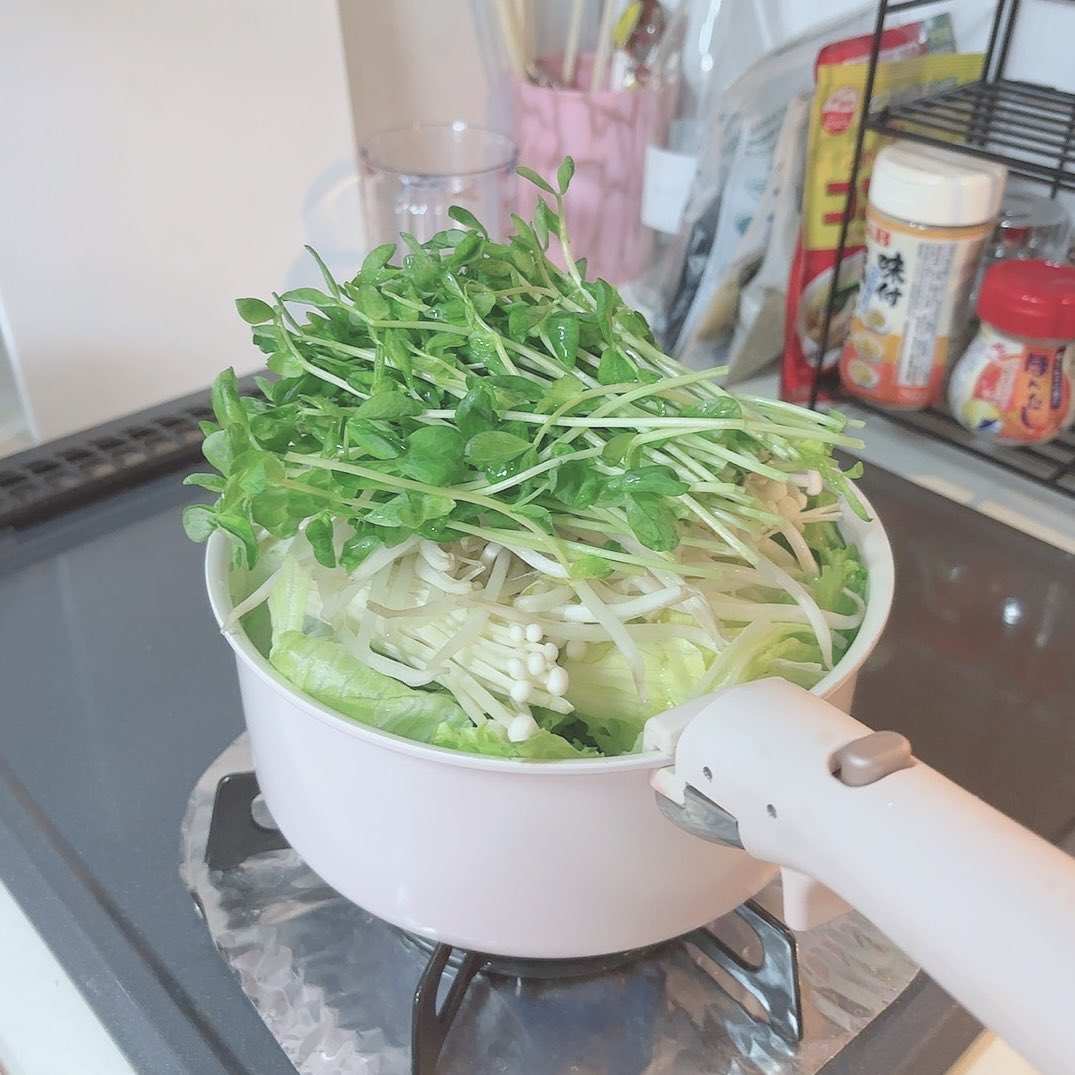 SHIOKAwaiiiii's tweet photo. ネギ汐豚もやスープ🍲💭

豆苗ﾓｻﾓｻ盛り.ᐟ.ᐟ
#しおちゃんクッキング https://t.co/pu1jRwIyCx