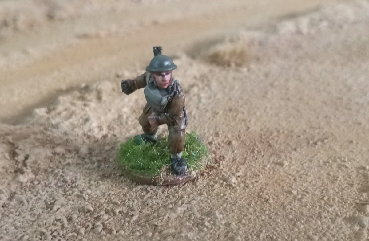 LordManteca's tweet photo. #ligagws26 #wargameminiatures   @rafsanmartin @LuisSanzDiaz   #28mm #15mm #wargaming  #wargame. Buenos días pintores El helicóptero del #GAR #guardiacivil en sus misiones en el exterior #warfare #battlespace. Y un soldadete para la #vbcw https://t.co/qW7qq5hhp4