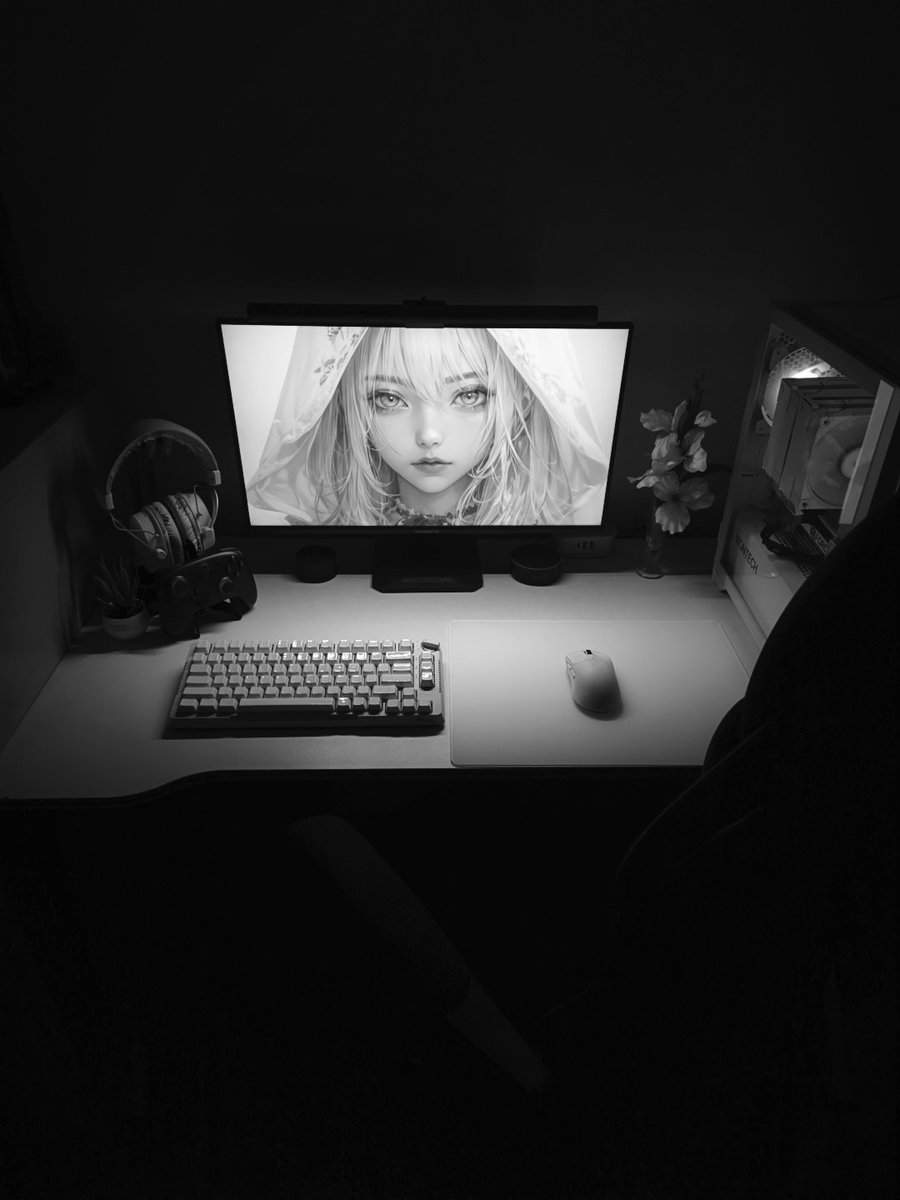 ZynergyGames's tweet photo. Happy new week 🤍🖤✨ #desksetup https://t.co/PJ68kFt7MU