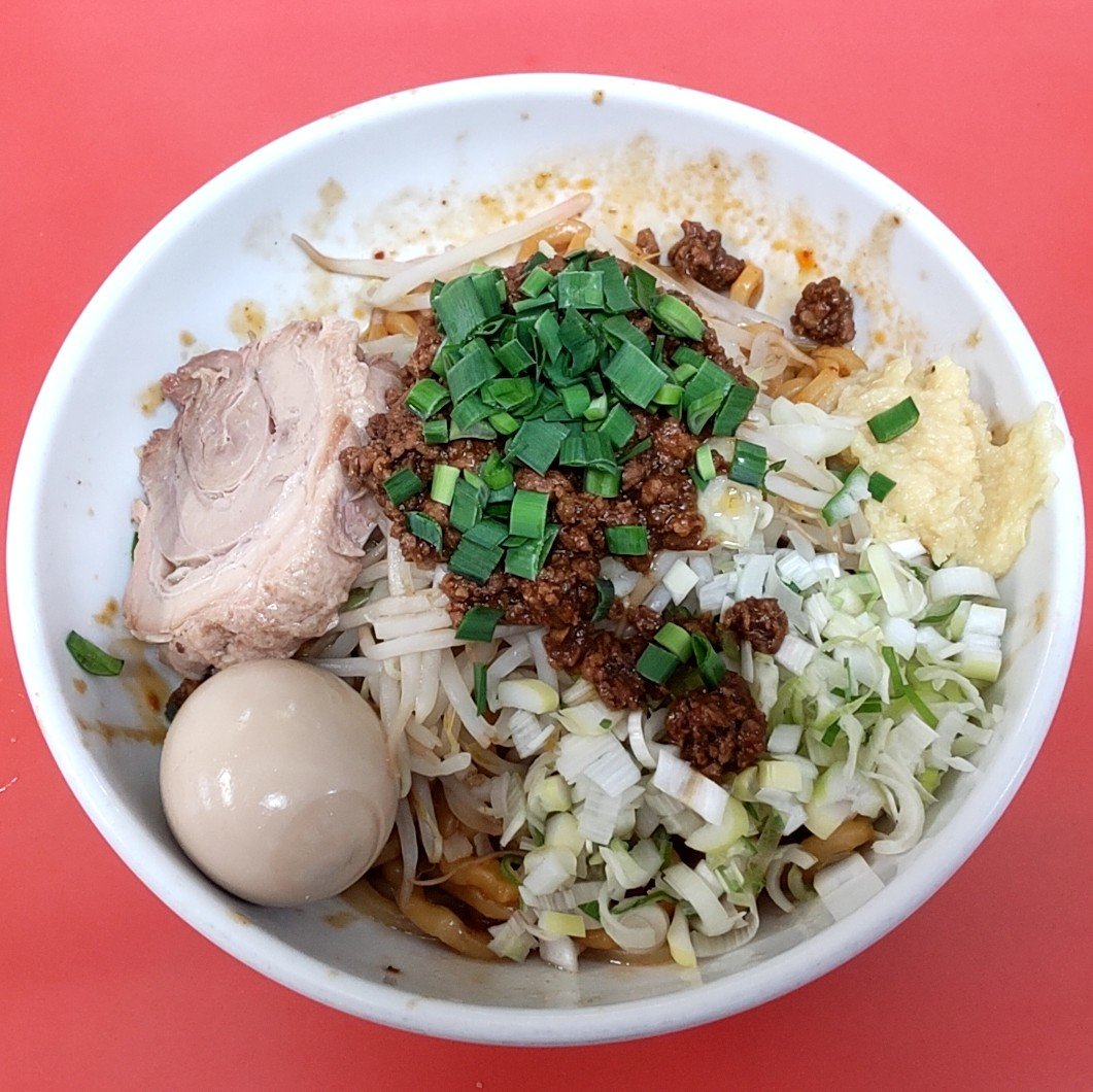 109482yamaotoko's tweet photo. らー麺 ぶたのジョー@草加市
「汁なし担々麺中」
コールはネギ ショウガ
臨時営業&amp;限定🍜との事でお昼に訪問です🤤
濃厚な胡麻ダレが古丹製麺さんの太麺に絡みまくりで滅茶苦茶美味しかったです😋
店主さん味🥚いつも感謝です🤗
またお邪魔します🤗
ご馳走さまでした🙇‍♂️ https://t.co/e49EyfQmiP