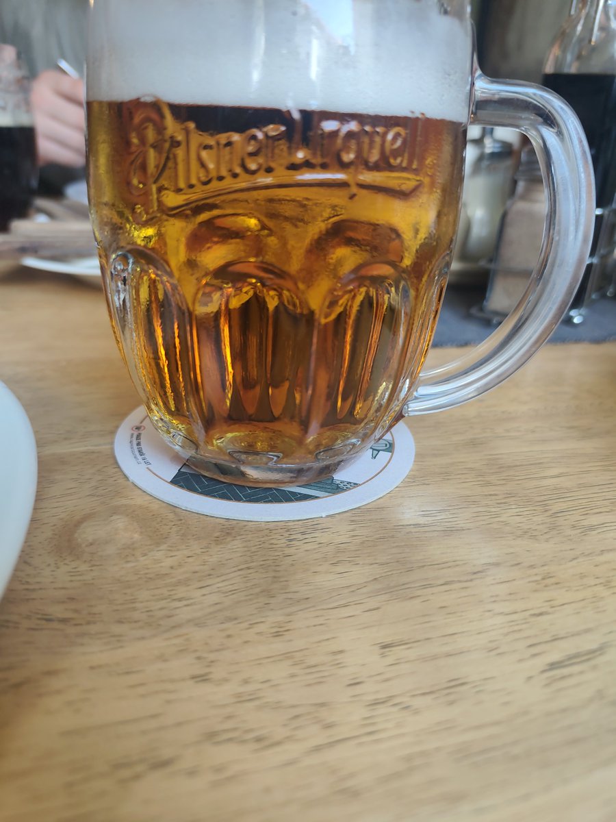 ProdensDP's tweet photo. La birra costa quanto l'acqua, è arrivato il mio momento https://t.co/UZEGsHtkHt