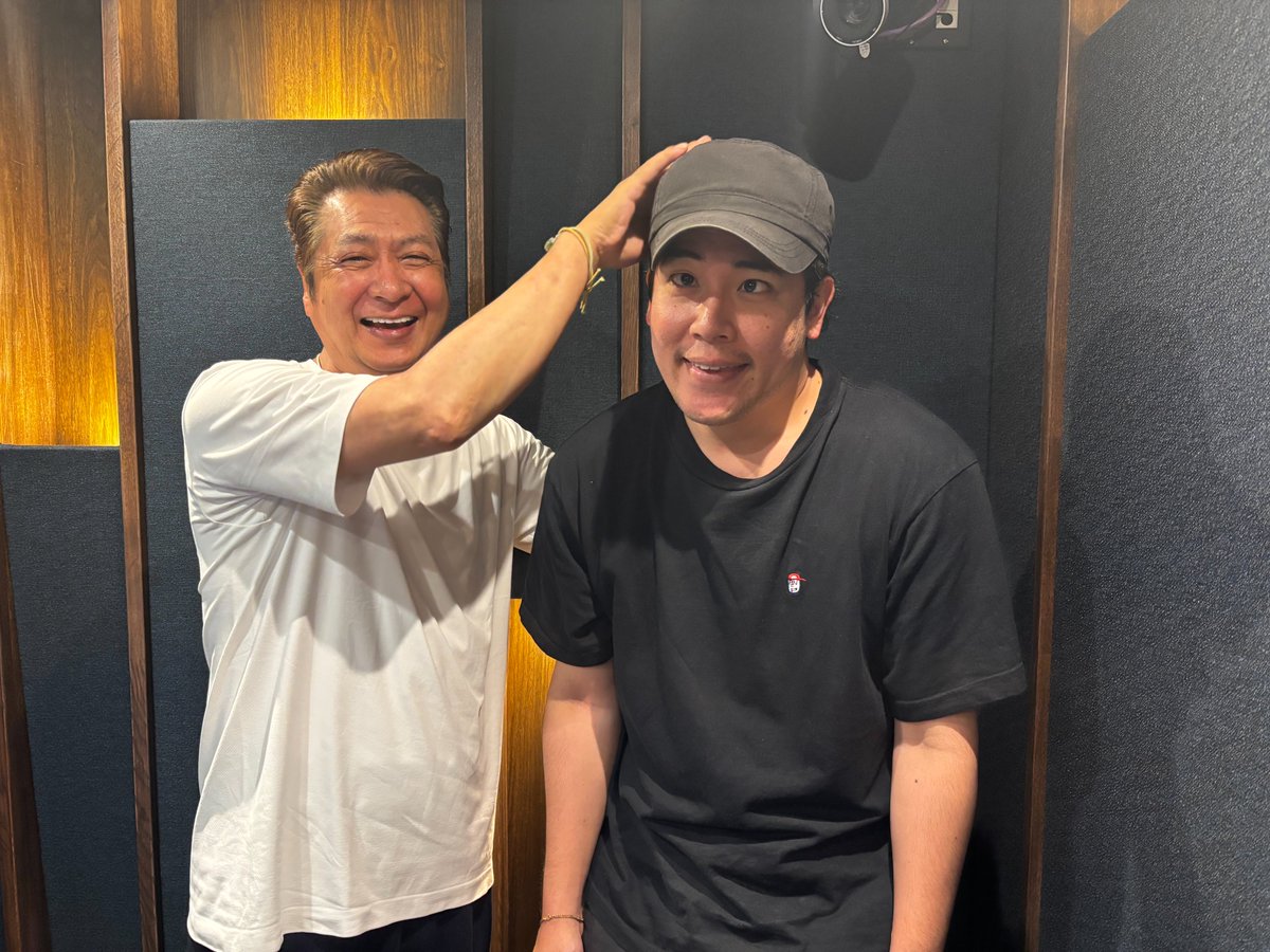 USEN_ENKAkayou's tweet photo. 鉄ロー別ショットは、山川さんに「徹二さんをお孫さんだと思ってポーズしてもらってもいいですか？」とお願いして撮らせていただきました！
いかがですか？
#木村徹二 #鉄ロー #山川豊 https://t.co/l7Arj4C2nP