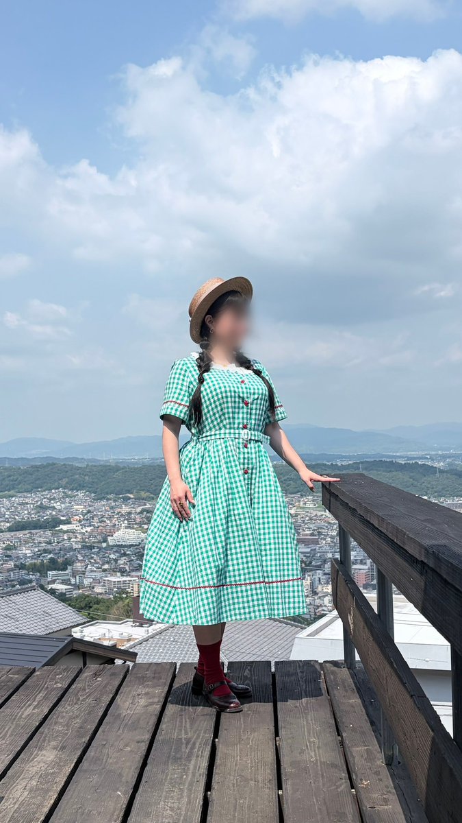 myakorin's tweet photo. 生駒に遊びに行ってきたみゃこぴだよ🤗💕
Beletteさん@belette_haruna のクリームソーダドレスを着て、millinery minoさん@millinery_mino さんのPlump ribbon canotierをかぶりました👒
生駒山の中腹の景色のいいところで食べるピザは最高でした🍕✨
#belette_code https://t.co/Rl9KjbhhmL
