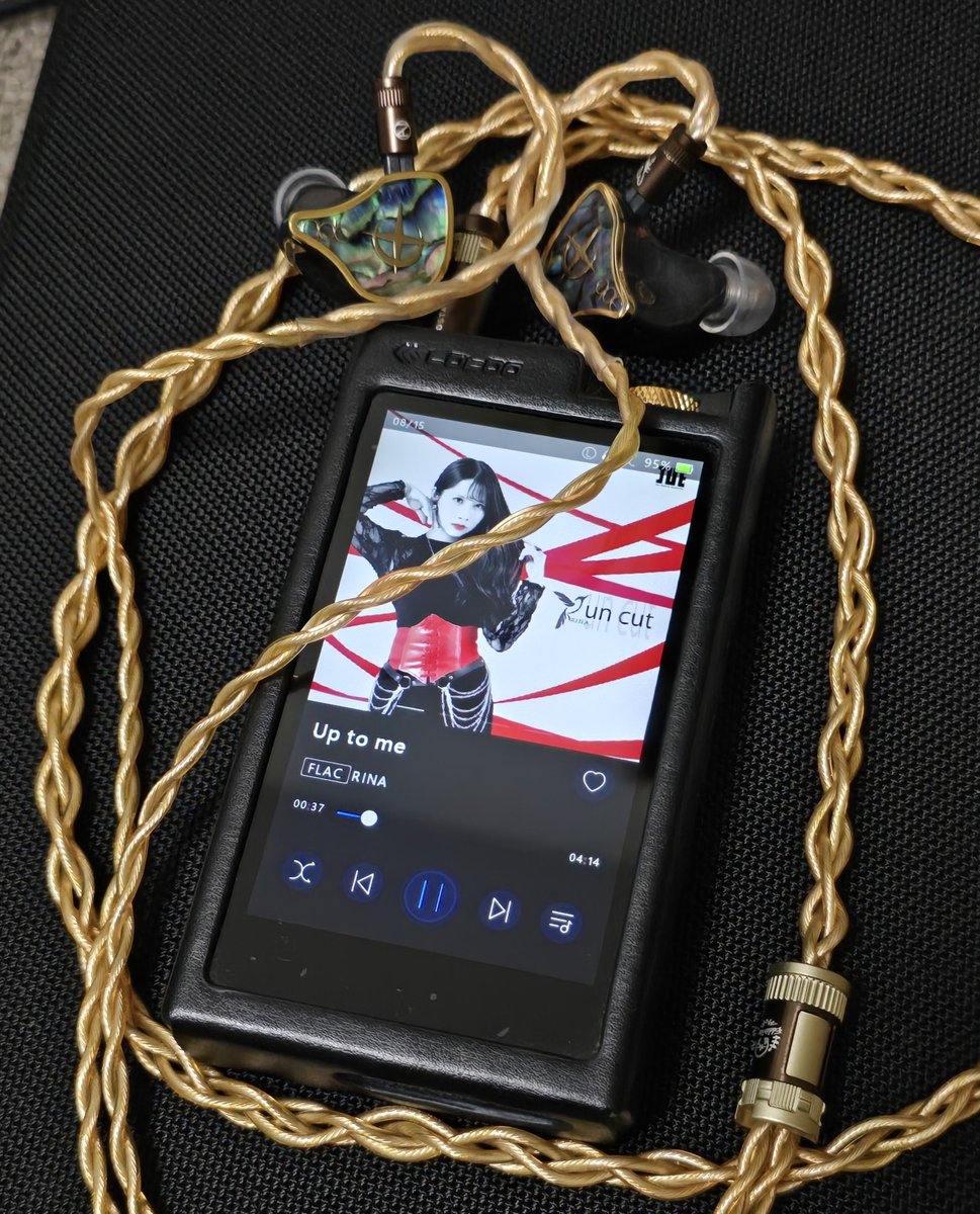 y_0227's tweet photo. 久々にPAW6000直挿しでEMPEROR使って
みてますが、この構成でも十二分な音が楽し
めると���確認できたので明日からの出張は
この構成で行きたいと思います
(これでも十分に高いというツッコミはなしで)

💿Up to me / R.I.N.A. https://t.co/yZXpX0p6BC