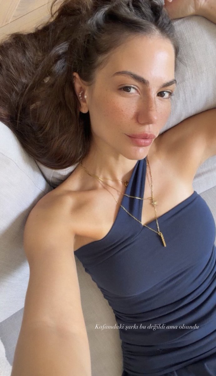 DeliGurdal4f's tweet photo. demet özdemir güzelliği karşısında saygı duruşuna geçtik. https://t.co/DrrFx7raRE