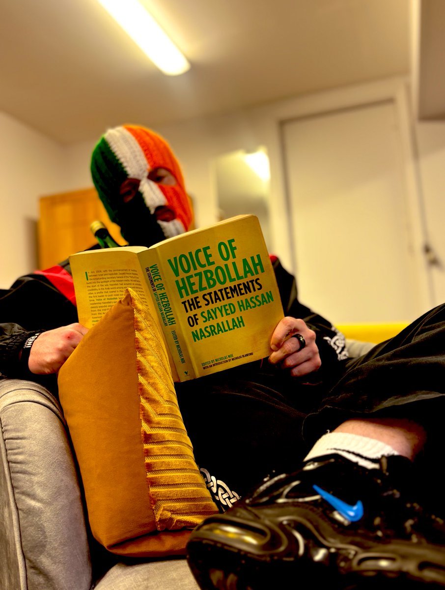 danielthemate's tweet photo. Heres Kneecap promoting a book that calls Jews “descendents of apes and pigs”. But remember, Ireland doesn't have an Jew hate problem 🙄 https://t.co/A7eoskk8mo