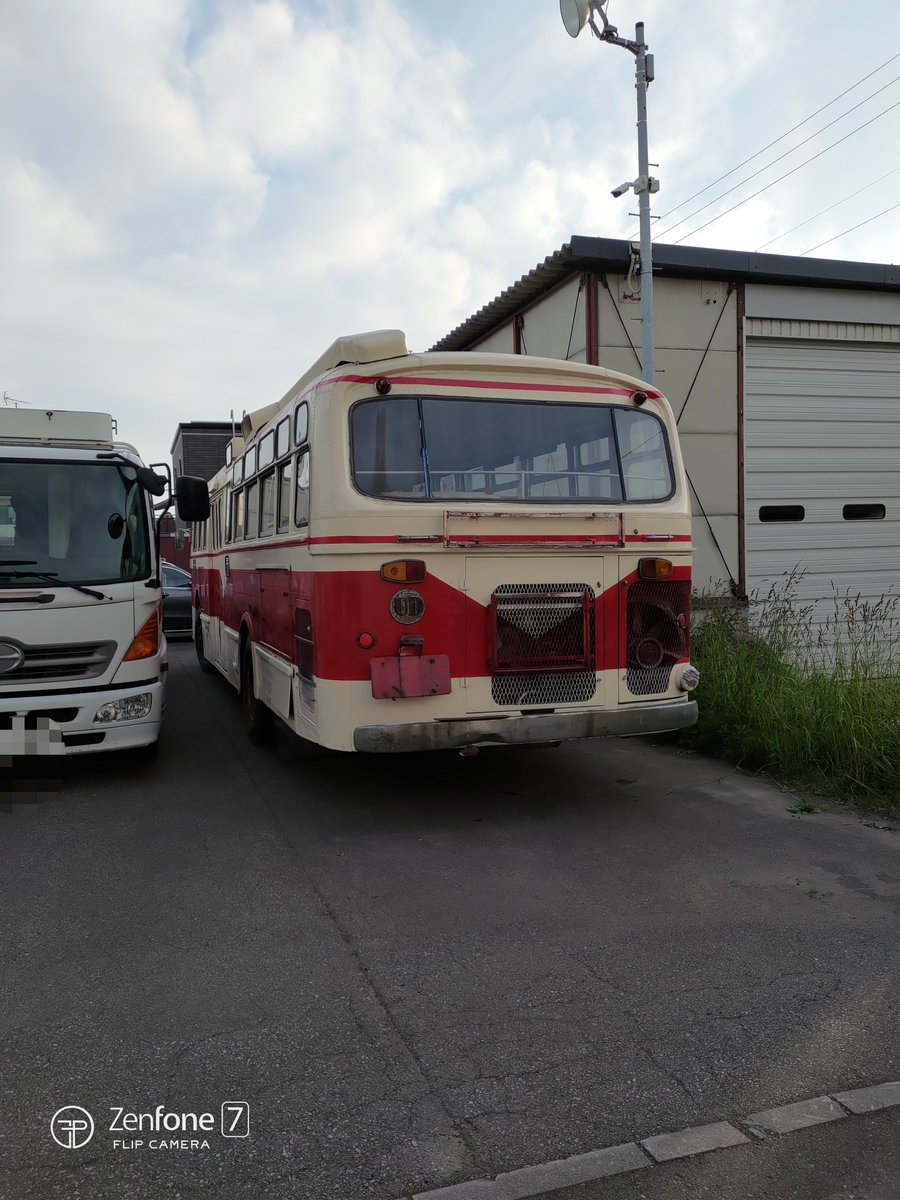 isusura's tweet photo. 去年の6月　謎バス https://t.co/U9yB1j2fLr