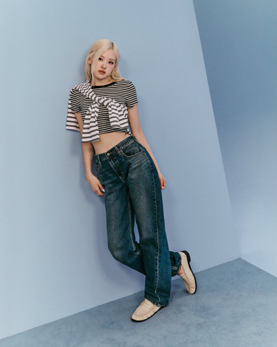 ROSEDAYS's tweet photo. #ROSÉ for Levi's Keep it loose Campaign. https://t.co/BPYQBVEku0