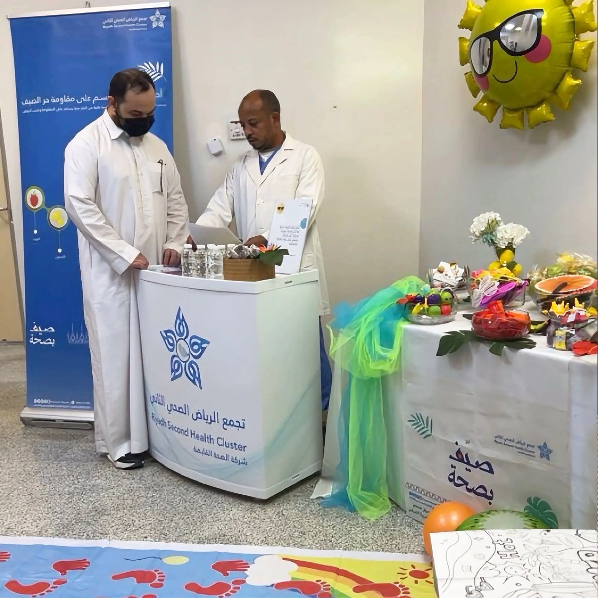 Cluster2_Riyadh's tweet photo. جهود توعوية مستمرة في مركزي "الجنادرية الشرقي، غرناطة" للرعاية الصحية الأولية؛ لتعزيز وعي المراجعين بأهمية الوقاية من ضربات الشمس والإجهاد الحراري.

#صيف_بصحة
#تجمع_الرياض_الصحي_الثاني https://t.co/TiuVuKxCnC