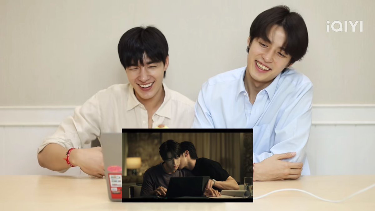 TeeHengBrasil's tweet photo. "Por que ele está com tanta fome? Ele não jantou?" - P’Tee

EU NÃO ESTOU ACREDITANDO QUE O P'Tee ME SOLTOU ESSA 🗣🗣🗣

©️via TeeHengArchive

#Reactionอย่าขอพี่เจนEP6 https://t.co/ssvqXjlLjz
