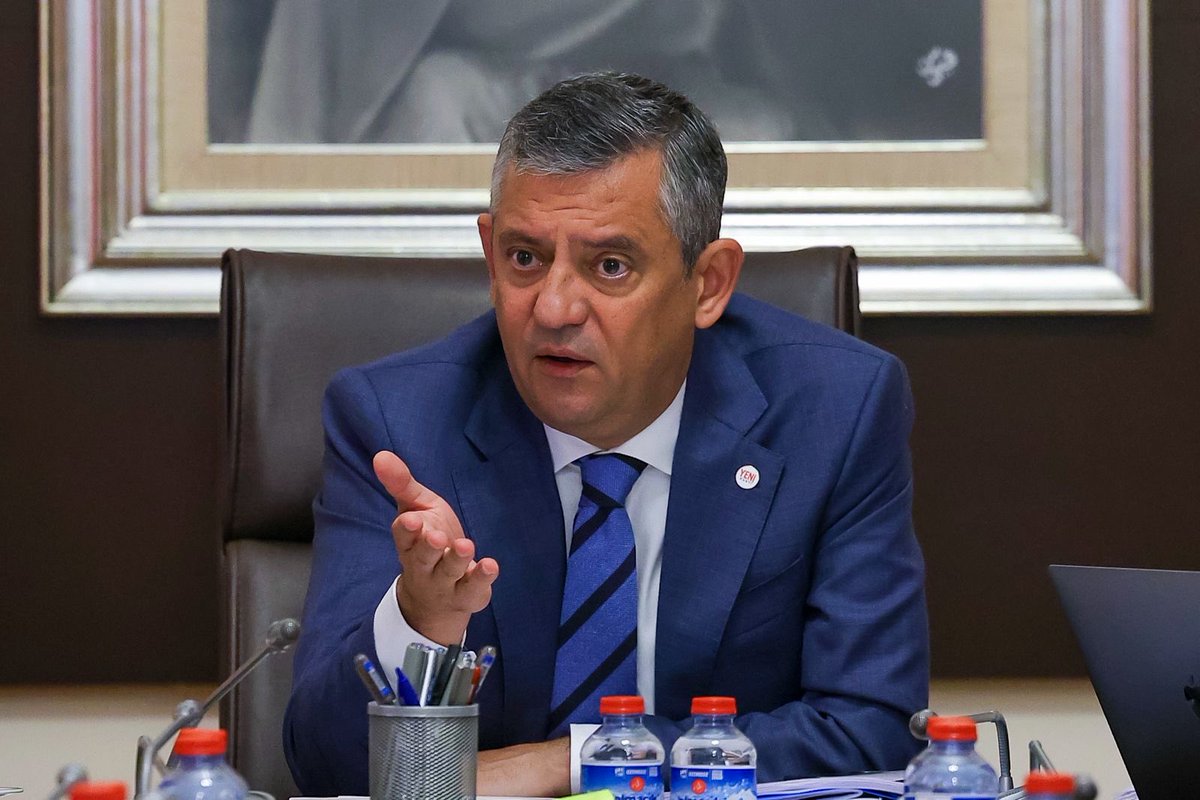 yenipartiyiz's tweet photo. Genel Başkanımız Özgür Özel, TBMM’de düzenlenen Merkez Yönetim Kurulu toplantımıza başkanlık etti. https://t.co/4hsNIFC2eH