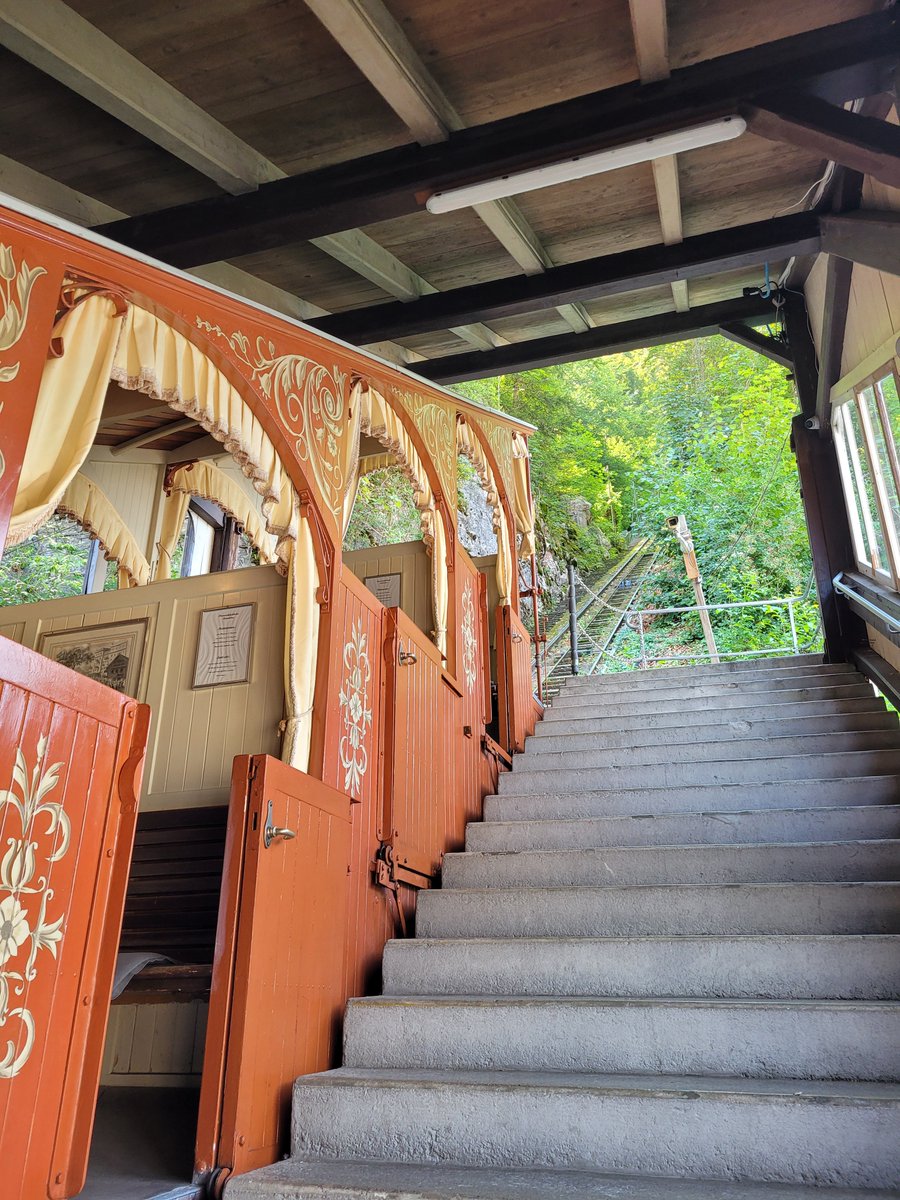 Linkem78's tweet photo. Wes Anderson ahh funicular https://t.co/EVbVWzbIhd