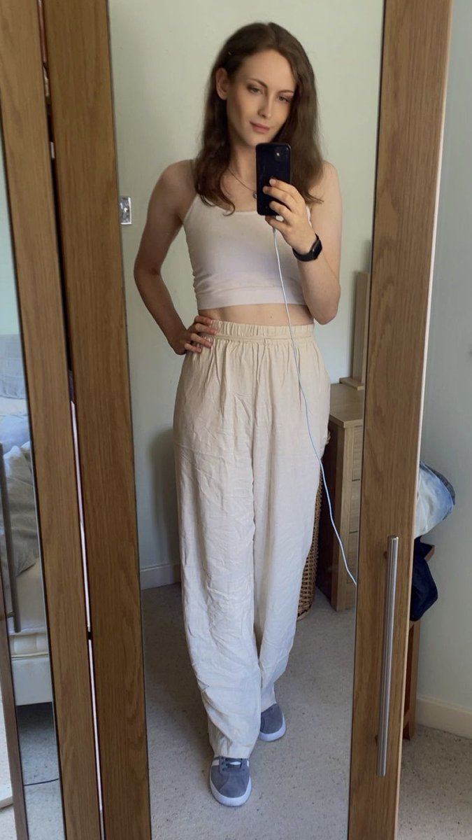 CharlJohnston's tweet photo. Do you like tall girls? https://t.co/g8UgqJmpsR