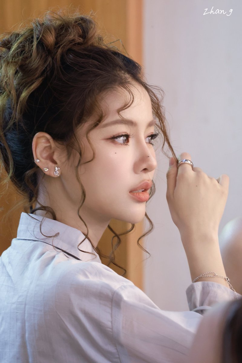 yurijae00's tweet photo. give the hairstylist and makeup artist a raisee on this one cuz damn broo it suits them perfectlyyyy 

#puyfaiploy https://t.co/irTAv0oZfk