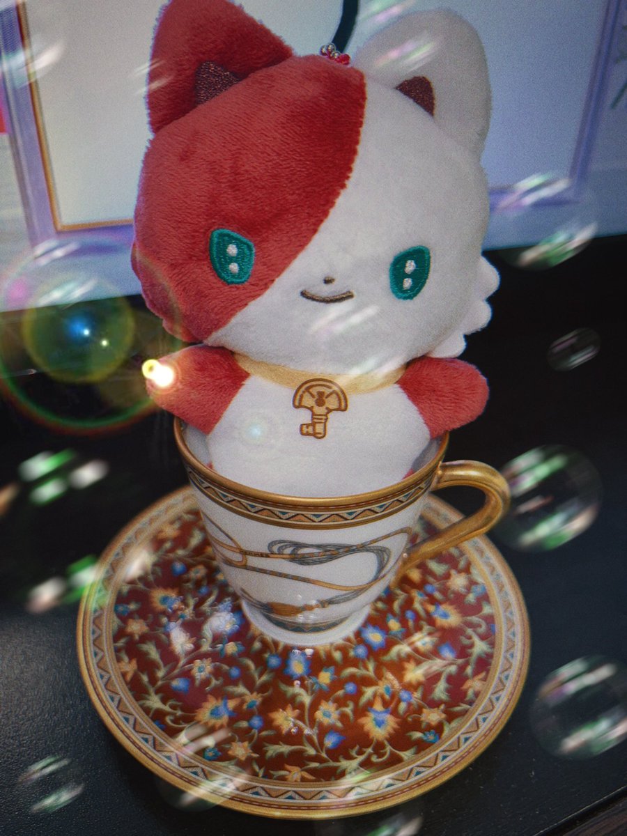 oho9yu_a12's tweet photo. うちのコーヒーカップ＆ソーサーにはぺを入れて飾ってる
たうんもいれてみたー！ https://t.co/XOCXsCJUJp