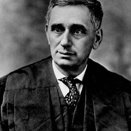 gabiciddeleon's tweet photo. Un abogado no debe ser el instrumento ciego de su cliente, sino su consejero. 

Louis D. Brandeis https://t.co/lyegar1Ayy