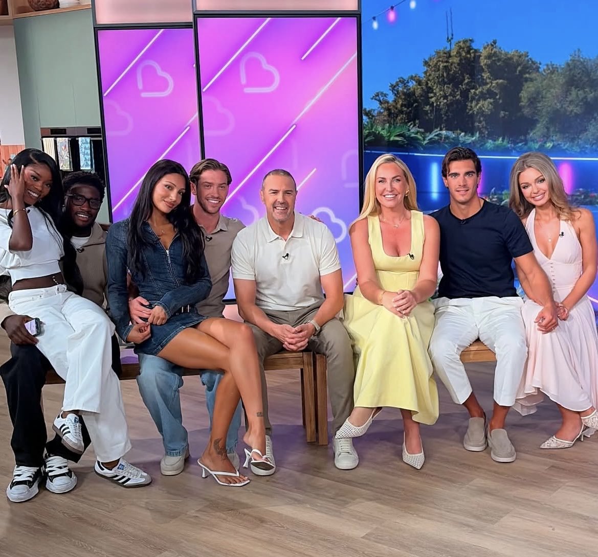 MALCESlNE's tweet photo. lmao she not let that some dude to touch her, as she should. #loveislanduk #loveisland https://t.co/xngVp45LPI