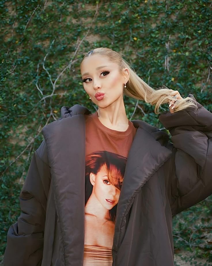 Flo_Mtnz's tweet photo. @sweetenerssun We love you ariana ❤️‍🩹

#weloveyouariana https://t.co/ntbVlU7Ddl