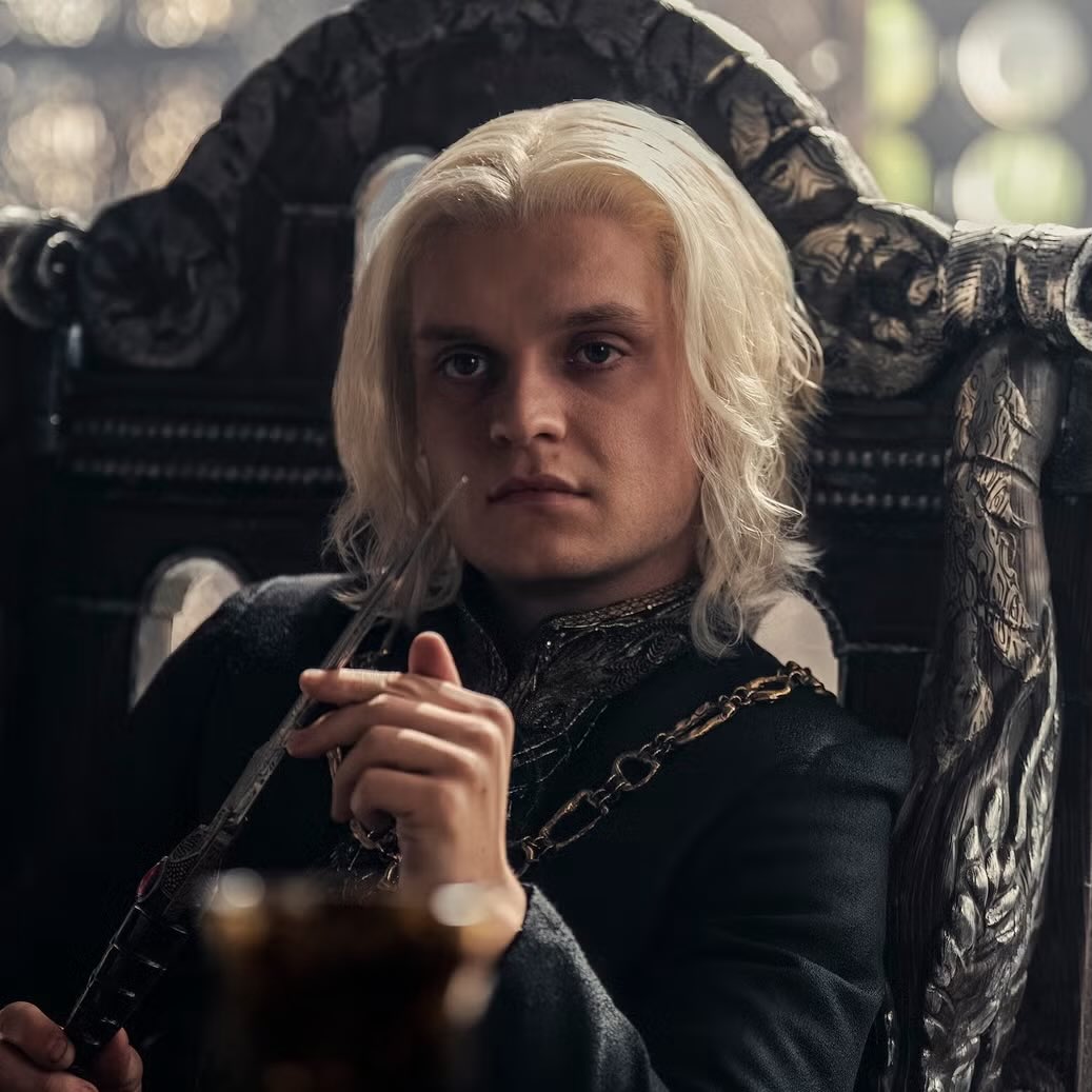 Aurora_verdit's tweet photo. Say what you want about Aegon as a king, but you can't deny one thing, his connection with Sunfyre is one of the strongest dragon-rider bonds we've seen in House of the Dragon. 

Do you agree?

#HOTD https://t.co/zekMwqlJPT
