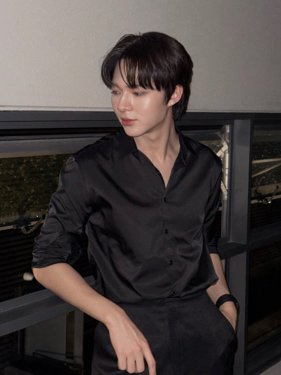 NuNewCwrIndo's tweet photo. Is our handsome boy playing a love detective in his 7th single? 🕵️‍♂️🖤🔍

NUNEW INVESTIGATION
#NuNew7thSingle

#NuNew #NanaNu
#นุนิว ✫ @CwrNew https://t.co/OBANOhnQMH