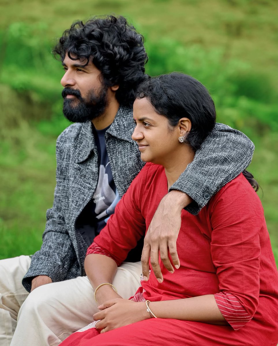 AllIndiaSKFC's tweet photo. ‘Love in its simplest form’

#SK annan &amp; #AarthySK anni ❤️ https://t.co/6S2g4HbmXl
