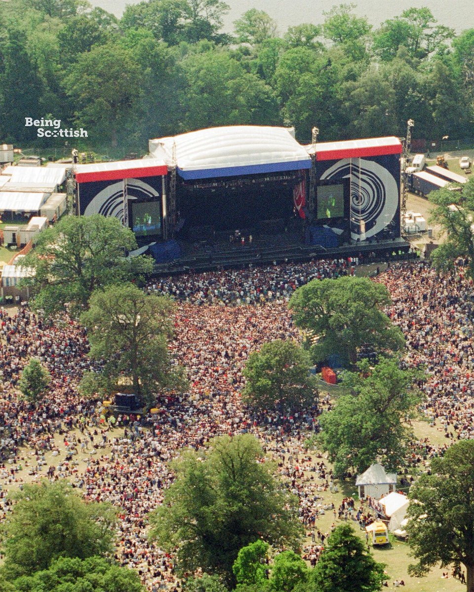 BeingScots's tweet photo. On this day 30 years ago: Oasis played the first of two massive outdoor concerts in Balloch Castle Country Park, next to Loch Lomond. 80,000 fans attended over the two days. Support acts included Manic Street Preachers, The Charlatans and Black Grape. https://t.co/VHbP72rIhX