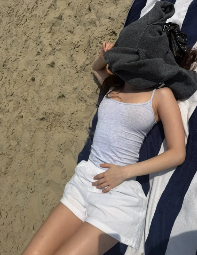 EzNobik's tweet photo. A day at the French coast 🦭🤍 https://t.co/7MORPAEF6k