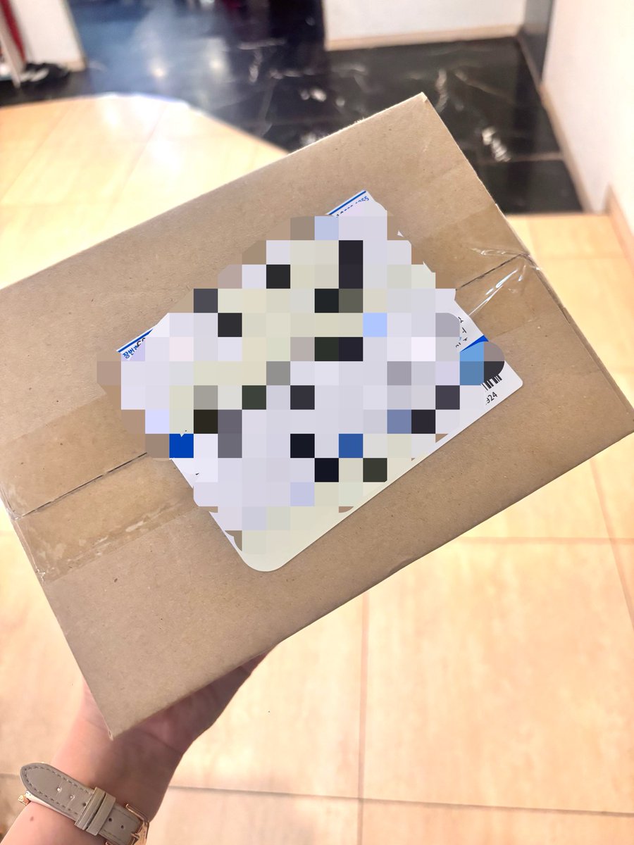 koshi194's tweet photo. 渡韓に合わせて、WOWPASSのビューティーセットを初めて注文！3500Wで10万W相当の内容。宿泊先の住所入力すると届けてくれる🇰🇷え、お得すぎん😇？現品＆サンプルがいくつか入っていながら送料だけだから、商品代実質無料🤯beplain初めて使うから楽しみ♪ ゲストハウスだったけどちゃんと届いた！箱もベコベコじゃなかったし👍

日程は指定できるけど、時間指定はできなかった。一応備考欄に色々書いたけど、その辺は考慮はされない印象(これは多分宿泊先による)安いし無事受け取れたから全然いいけど！渡韓と被ったら注文してみるのもアリ🎁ただ荷物にはなるし場合によっては液体系もあるから、受託荷物なしの人は厳しいかも💦⚠️