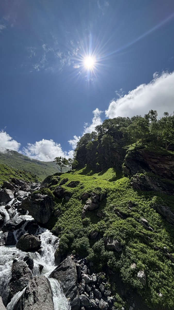 dhruvlenka's tweet photo. Walking into the kind of landscape that makes fantasy feel real. https://t.co/ke8a2sdug7