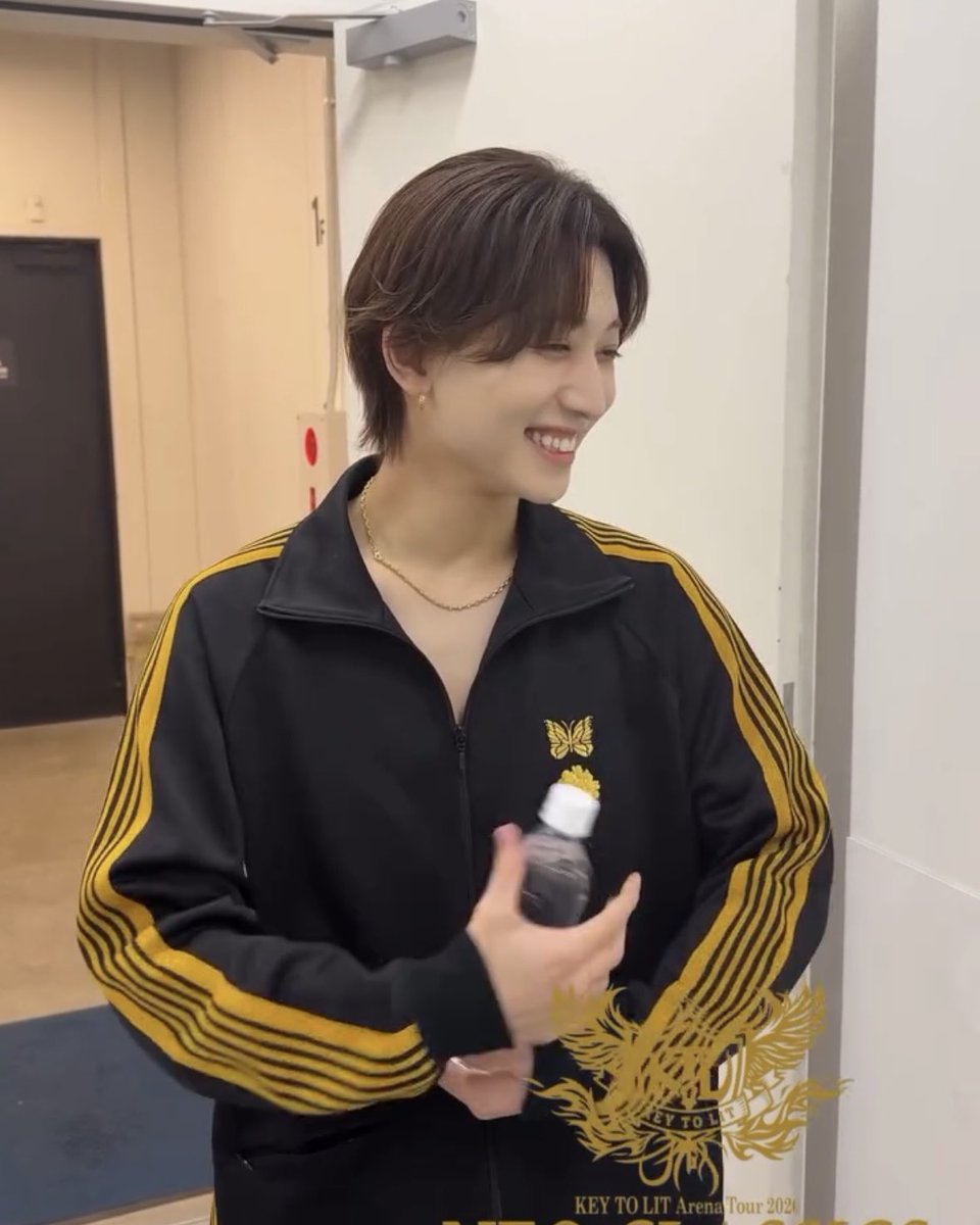 htmtdnsh_'s tweet photo. えいさのこと見上げる嶺亜くんかわいい😭優しい笑顔、だいすき😭😭 https://t.co/ChLGN6u7II