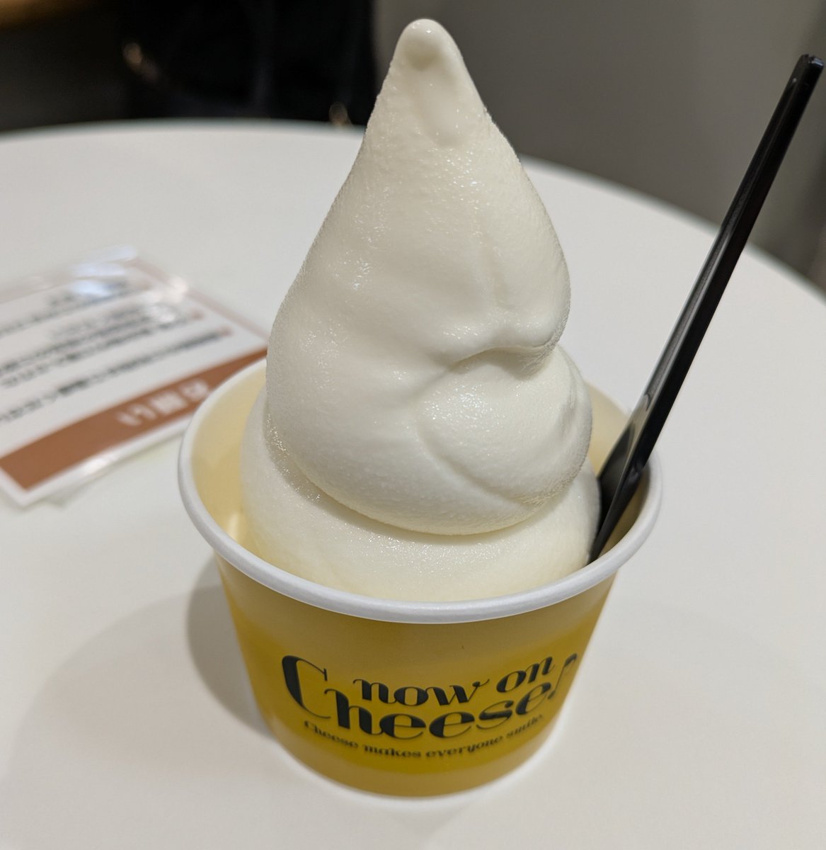 sansanmee7's tweet photo. きのう夏のアムール初めて行ってきた✨
お目当てのいちごバターサンド買えて満足🍓
チーズのソフトクリームも美味しかったしクルミっ子も買えた🤩
催事でやってたチーズワンダーも🍋🧀👍️ https://t.co/rPc8SvWKVp