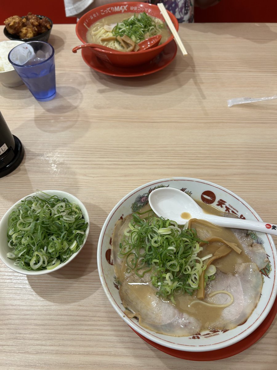 ___09MIO's tweet photo. 天下一品のネギ大盛りってこんな量くるのwwwwwwwwwwww https://t.co/ifPIlmhJq2