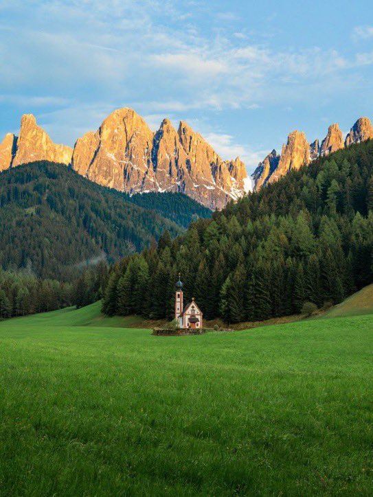 lunecrumbss's tweet photo. dolomites, italy https://t.co/9KNXJgtj9i
