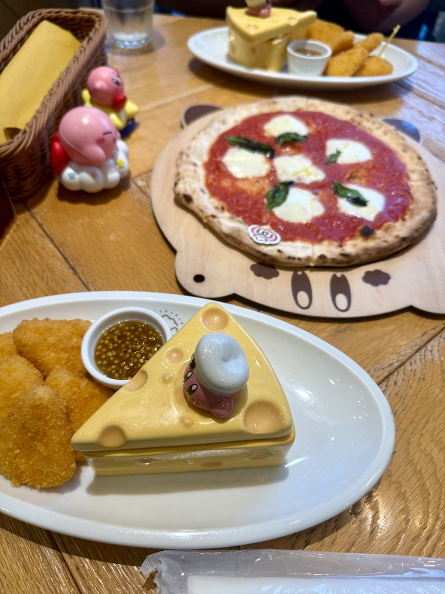 nac_ff14's tweet photo. カービィカフェ🍽️でハピバってきた〜✌️ https://t.co/qGcFCOYeLd