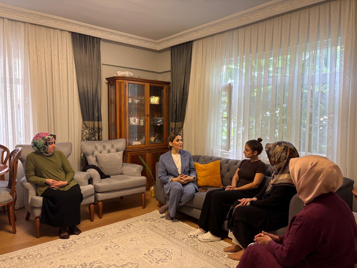 arifegumus25's tweet photo. İstanbul Milletvekilimiz @AvBehiye ile birlikte, merhume Ayten Demir’in kıymetli ailesine taziye ziyaretinde bulunduk. Allah ailesine ve tüm sevenlerine sabır ve metanet ihsan eylesin. https://t.co/RHx7aZQNVE